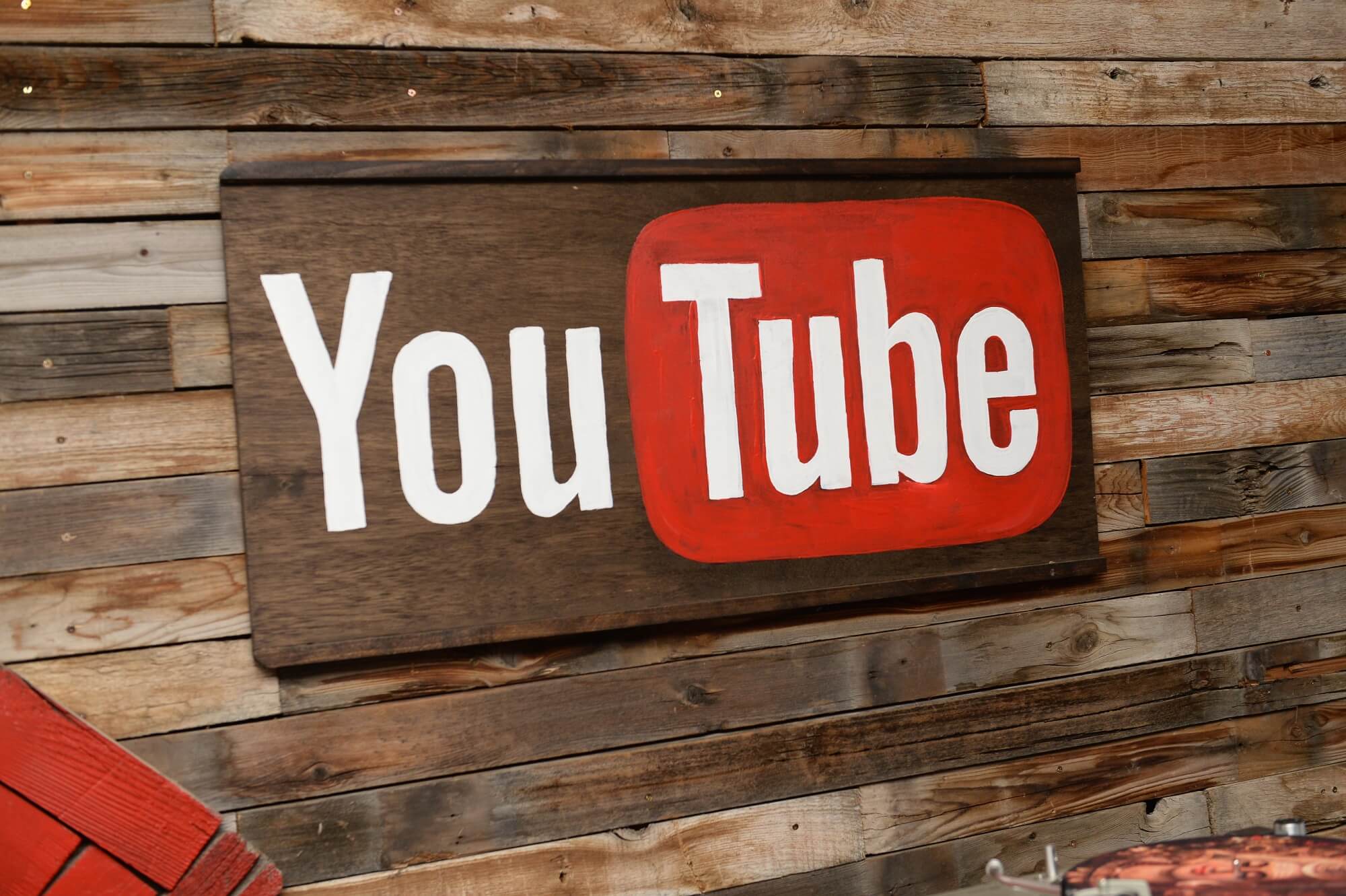 YouTube снизит качество видео по всему миру на месяц YouTube снизит качество видео по всему миру на месяц, чтобы снизить нагрузку на сети во время распространения коронавируса